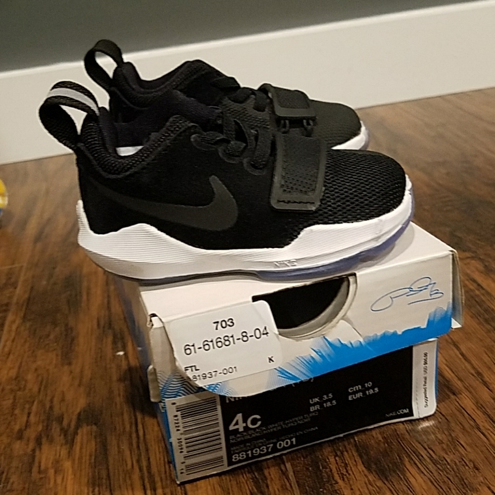 Nike Shoes 4C